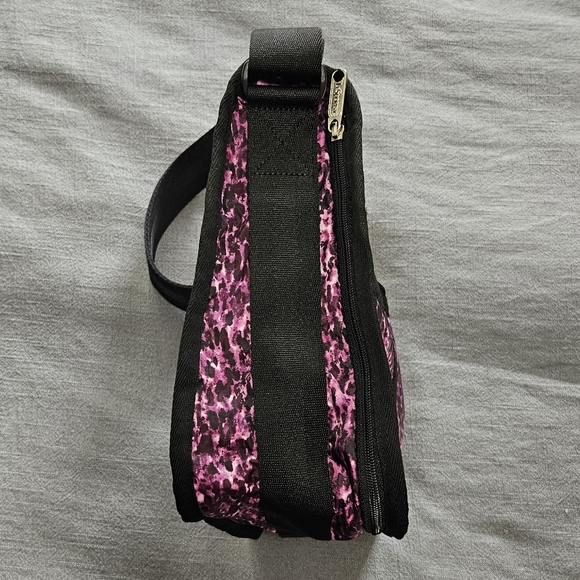 Lesportsac Delux Everyday Bag in "Violet Cheetah" purple expandable - Picture 3 of 11
